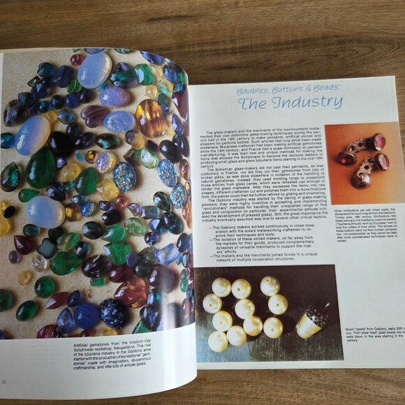 Baubles, Buttons and Beads. The Heritage of Bohemia by Sibylle Jargstorf. - Picture 3 of 8